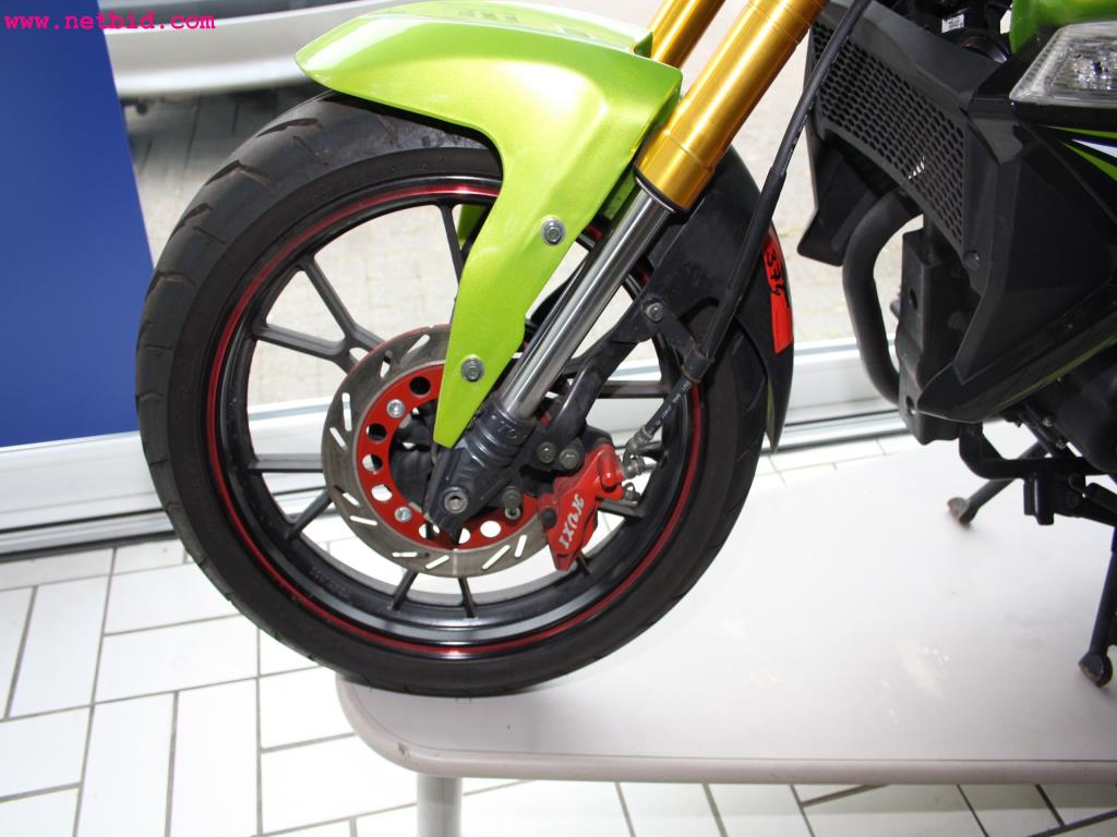 well-maintained machines from the sector automobile workshop -6