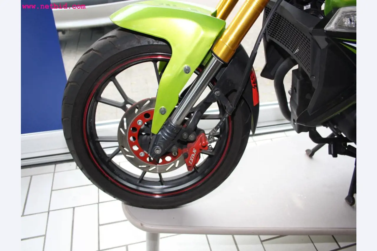 well-maintained machines from the sector automobile workshop -6