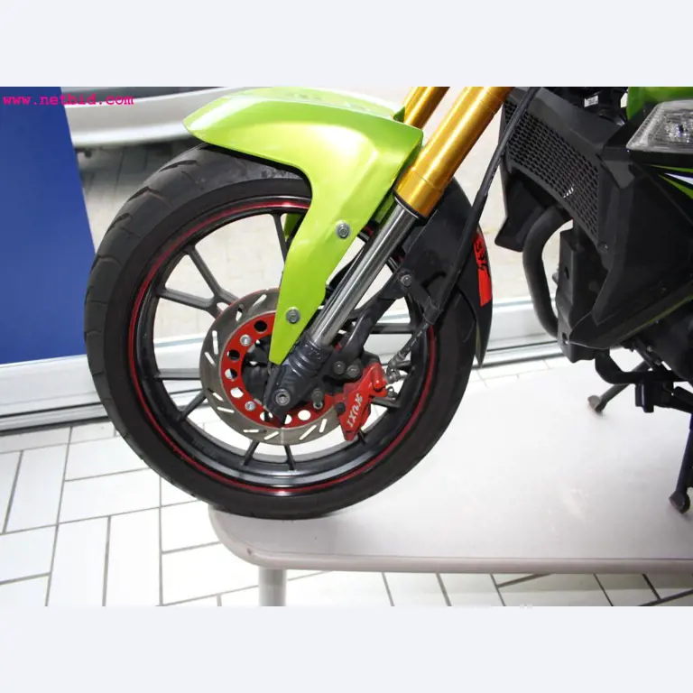 well-maintained machines from the sector automobile workshop -6