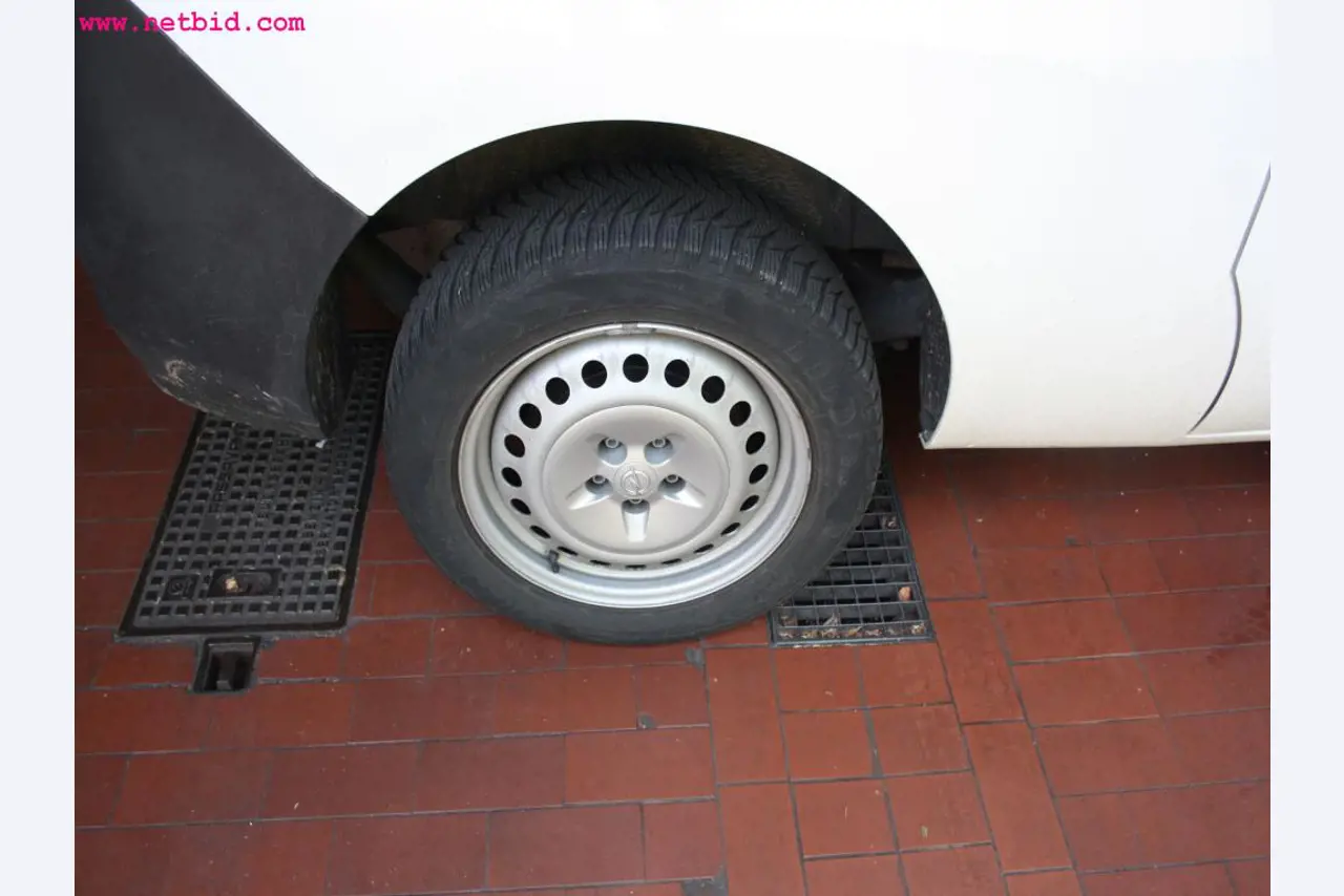 well-maintained machines from the sector automobile workshop -8