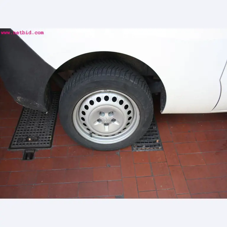 well-maintained machines from the sector automobile workshop -8