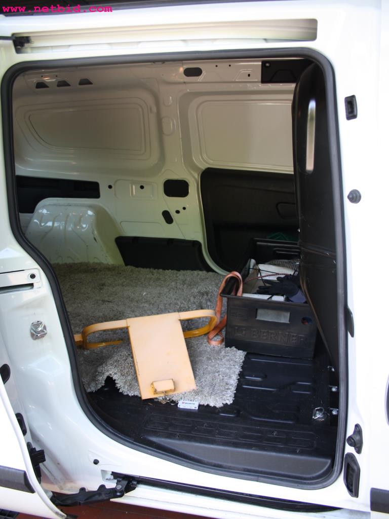 well-maintained machines from the sector automobile workshop -9