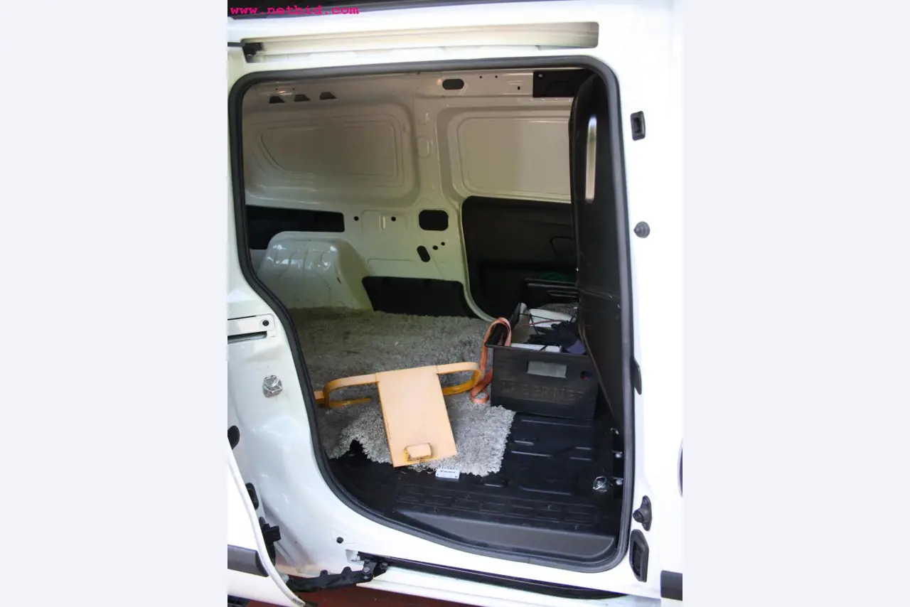 well-maintained machines from the sector automobile workshop -9