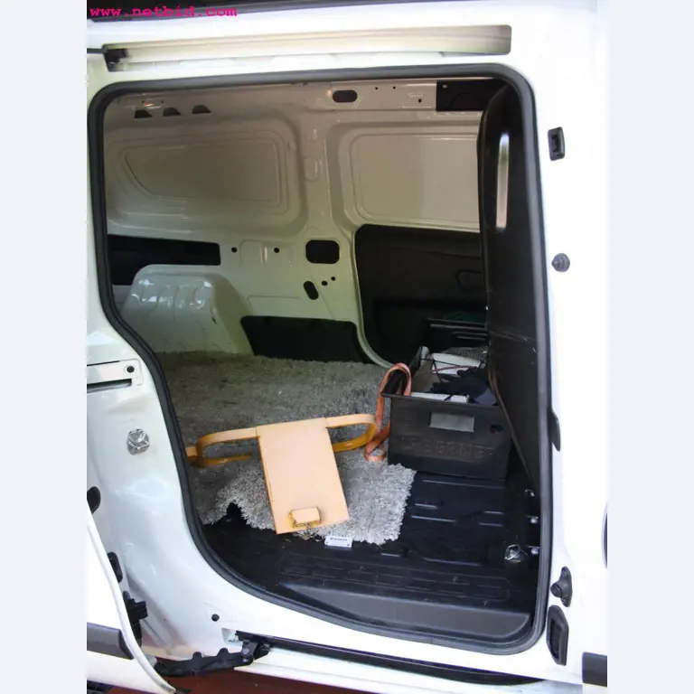 well-maintained machines from the sector automobile workshop -9