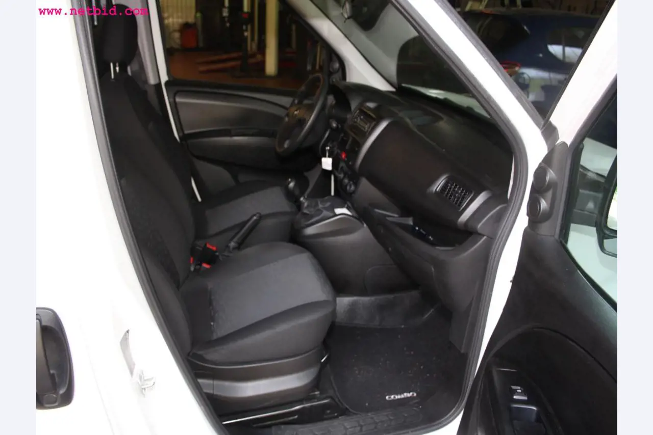 well-maintained machines from the sector automobile workshop -10