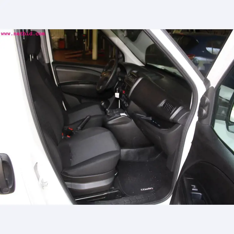 well-maintained machines from the sector automobile workshop -10