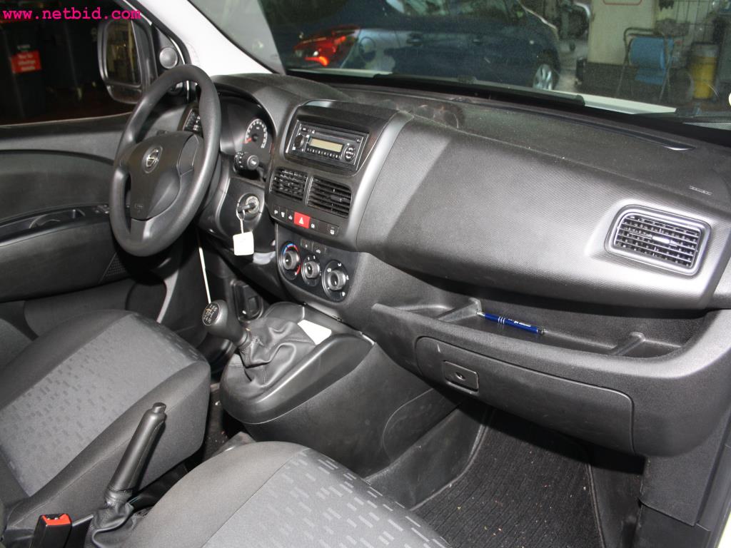 well-maintained machines from the sector automobile workshop -11