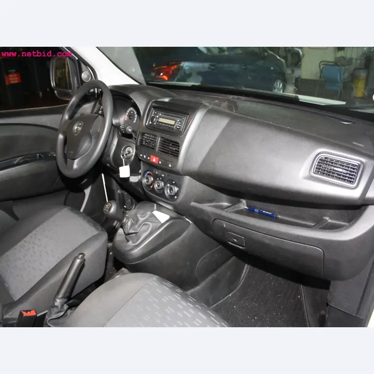 well-maintained machines from the sector automobile workshop -11