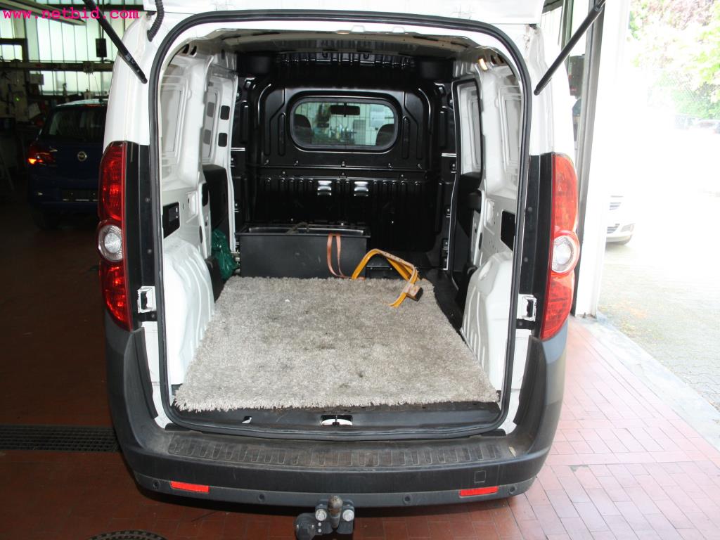 well-maintained machines from the sector automobile workshop -12