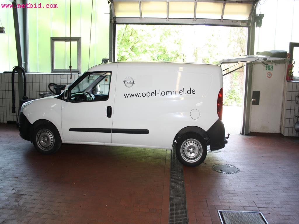 well-maintained machines from the sector automobile workshop -13