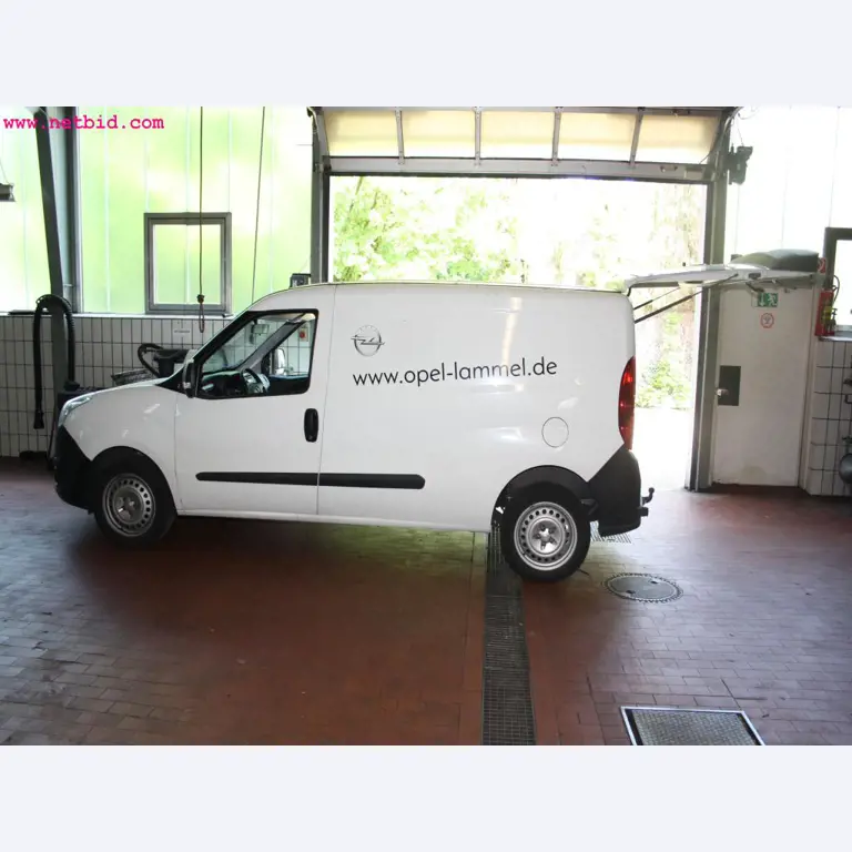 well-maintained machines from the sector automobile workshop -13