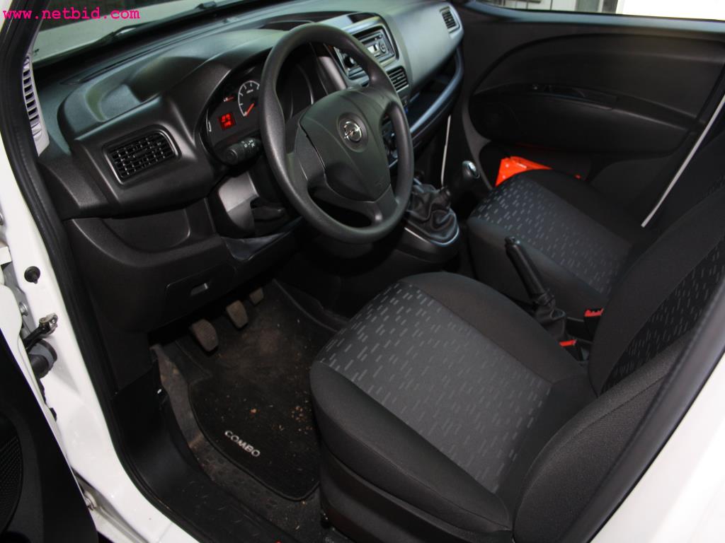 well-maintained machines from the sector automobile workshop -14