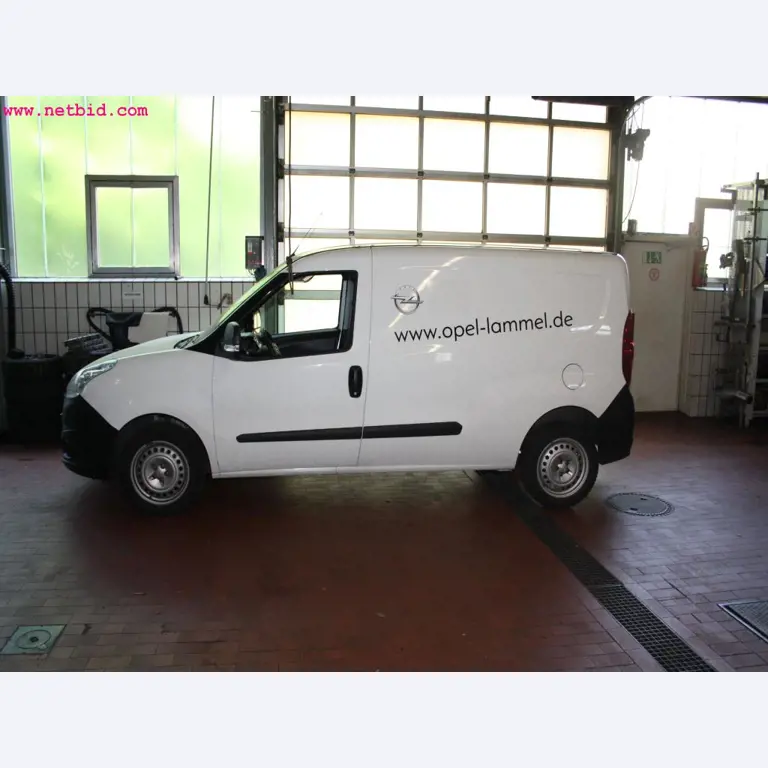 well-maintained machines from the sector automobile workshop -1