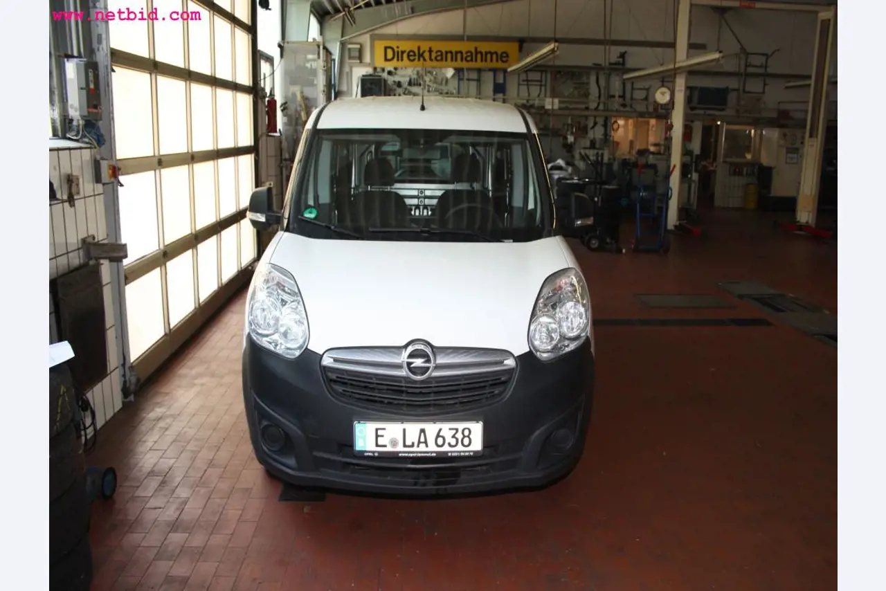 well-maintained machines from the sector automobile workshop -2