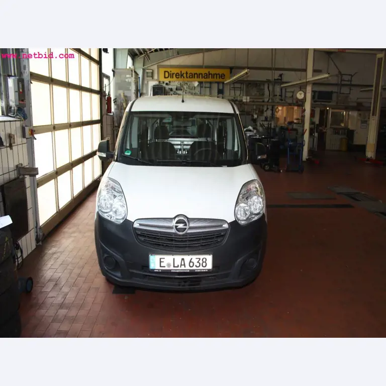 well-maintained machines from the sector automobile workshop -2