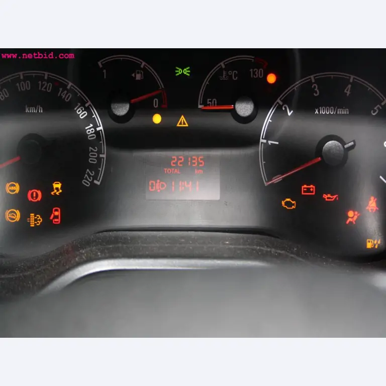 well-maintained machines from the sector automobile workshop -3