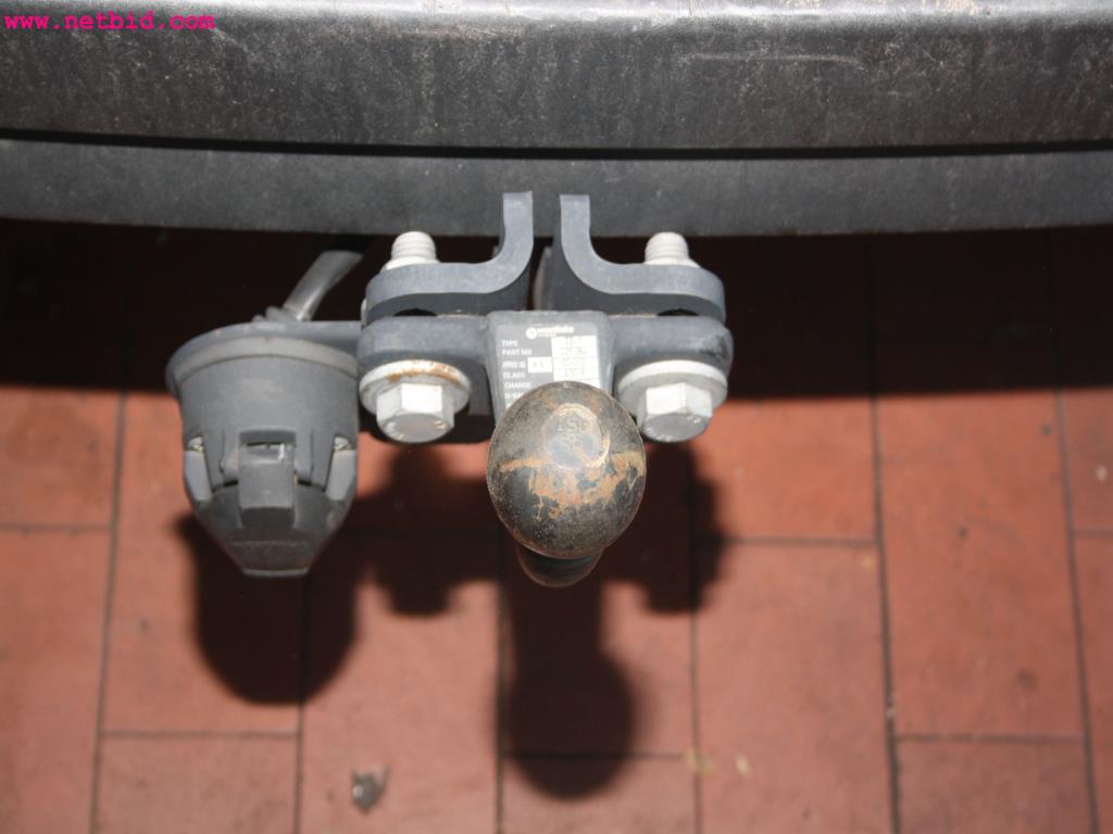 well-maintained machines from the sector automobile workshop -4