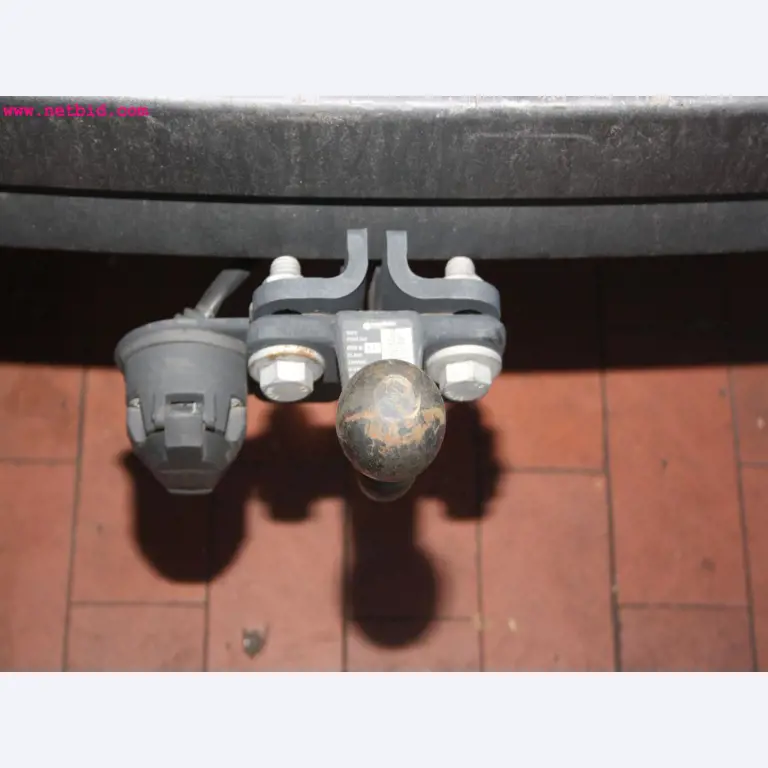 well-maintained machines from the sector automobile workshop -4