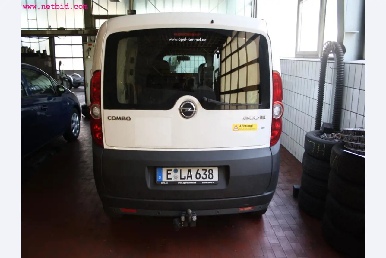 well-maintained machines from the sector automobile workshop -5