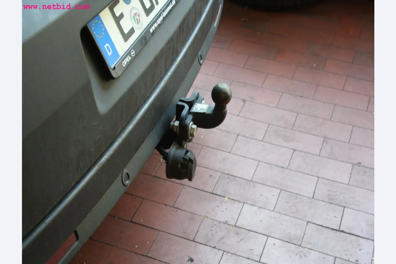 well-maintained machines from the sector automobile workshop -6