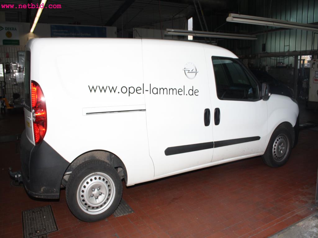 well-maintained machines from the sector automobile workshop -7