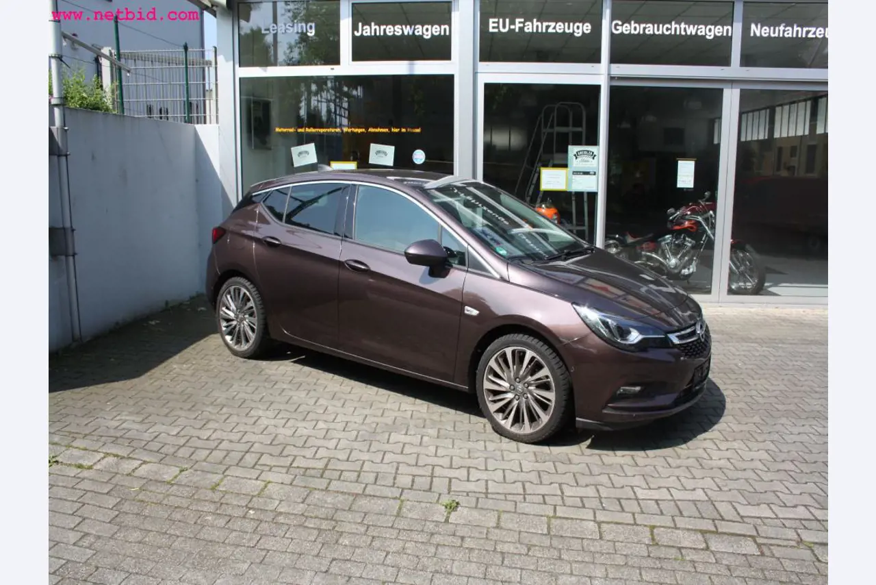 well-maintained machines from the sector automobile workshop -9