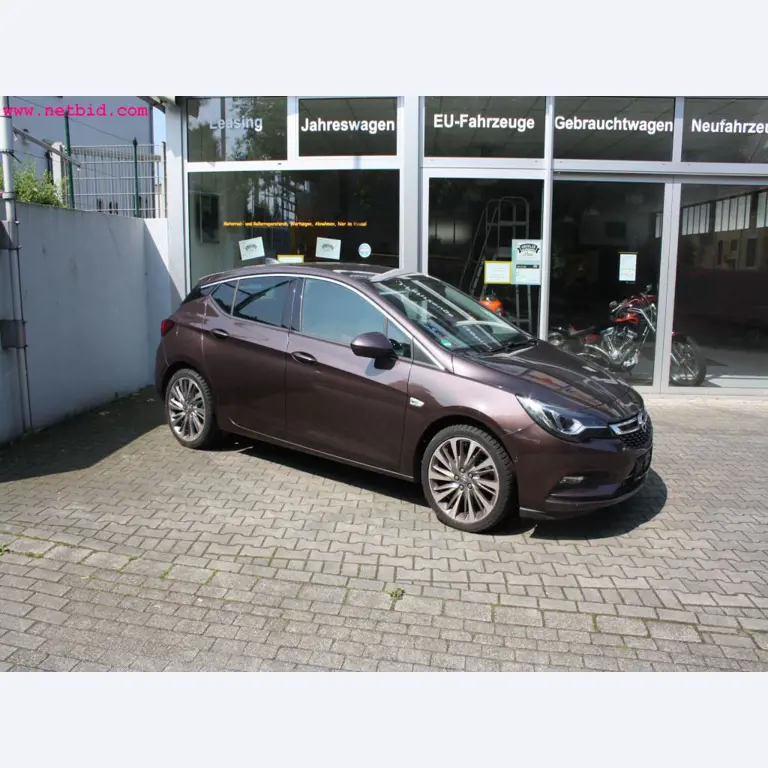 well-maintained machines from the sector automobile workshop -9