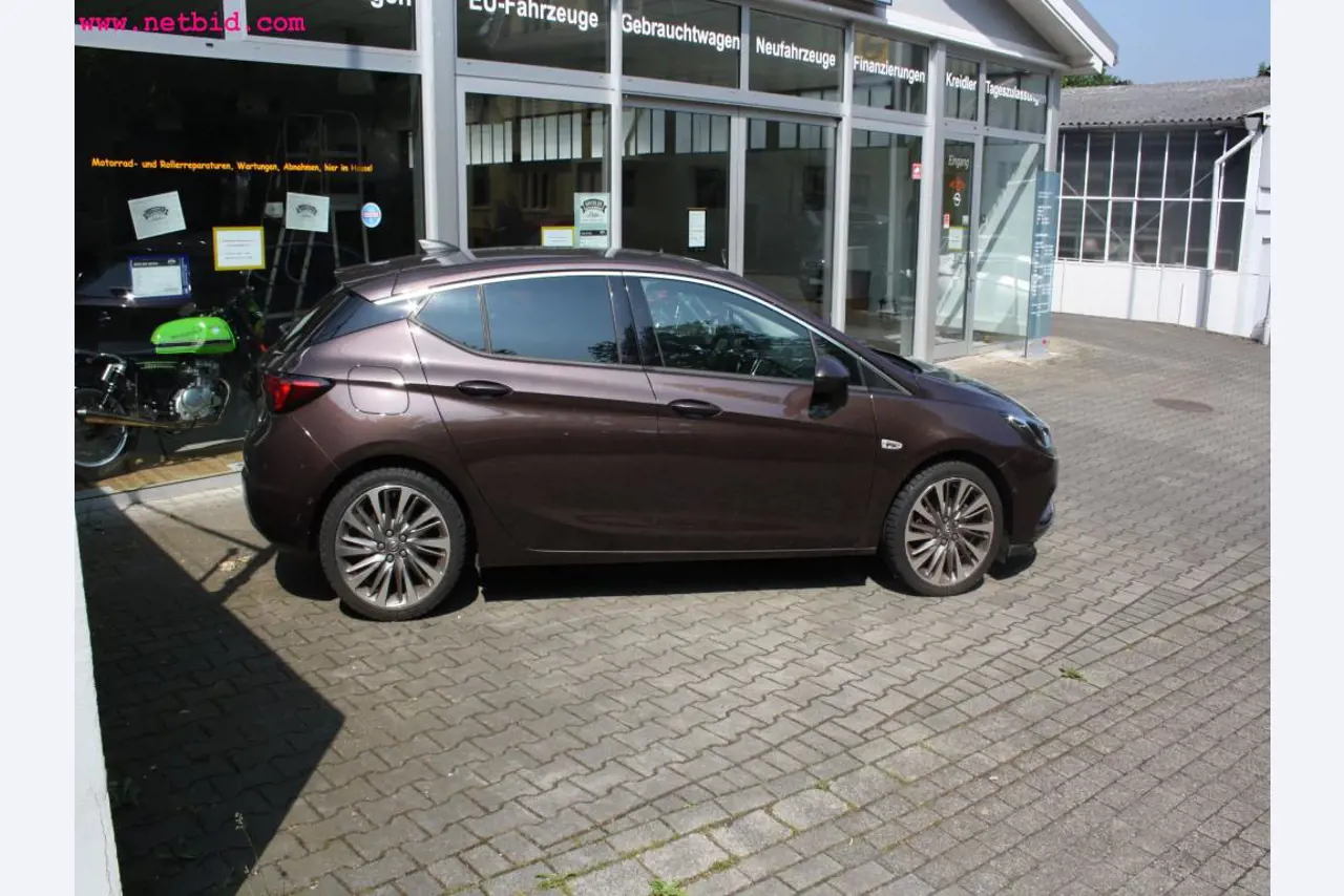 well-maintained machines from the sector automobile workshop -10