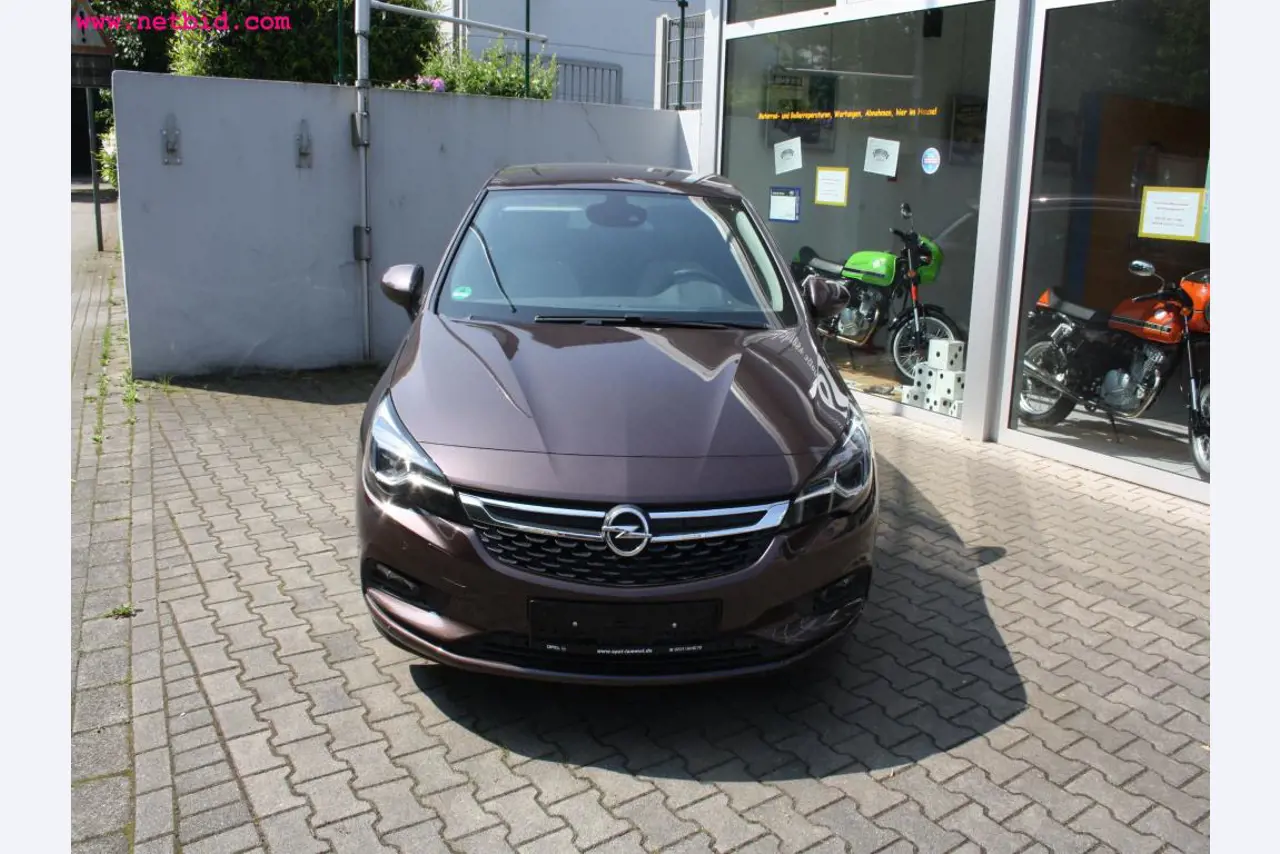 well-maintained machines from the sector automobile workshop -11