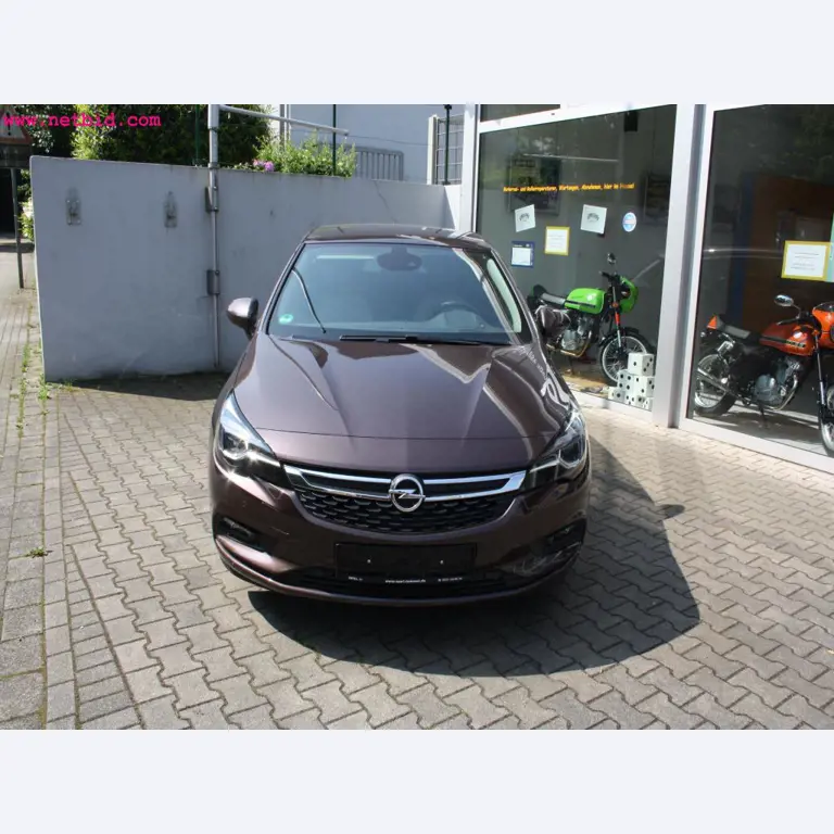 well-maintained machines from the sector automobile workshop -11