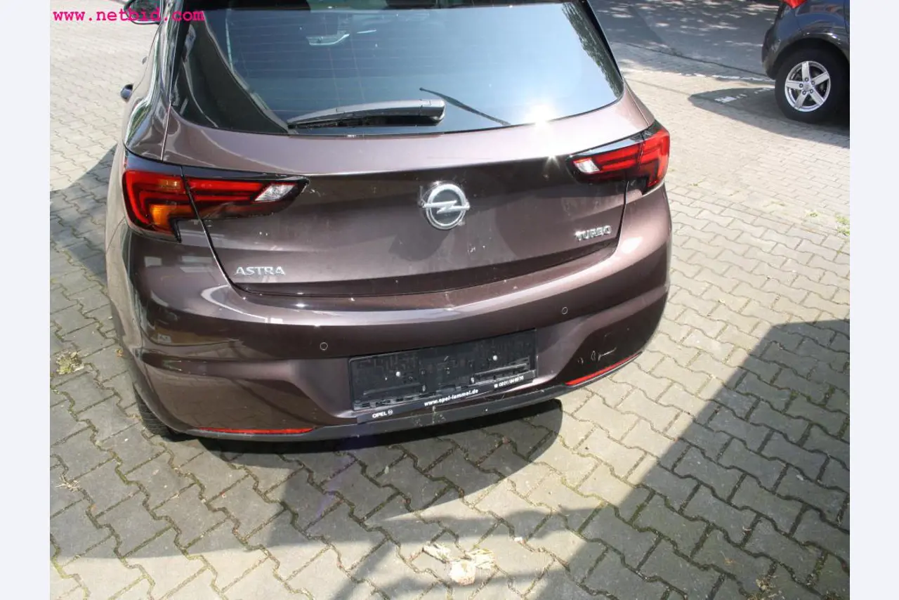 well-maintained machines from the sector automobile workshop -12