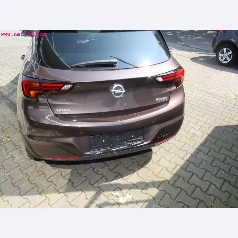 well-maintained machines from the sector automobile workshop -12