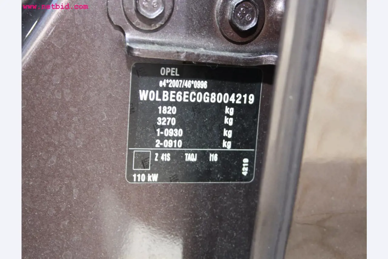 well-maintained machines from the sector automobile workshop -14