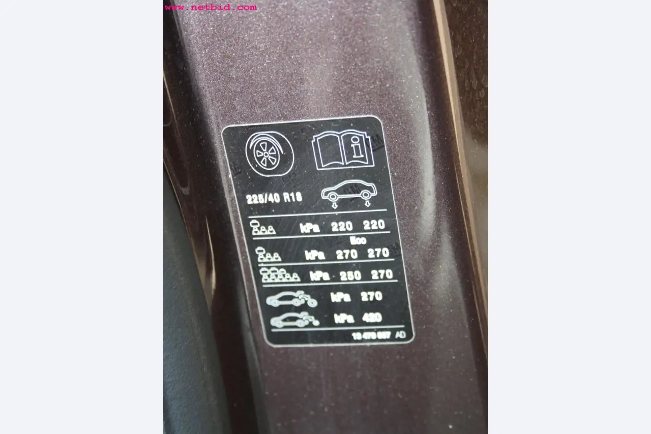 well-maintained machines from the sector automobile workshop -15