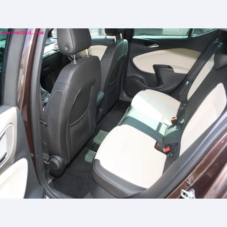 well-maintained machines from the sector automobile workshop -2