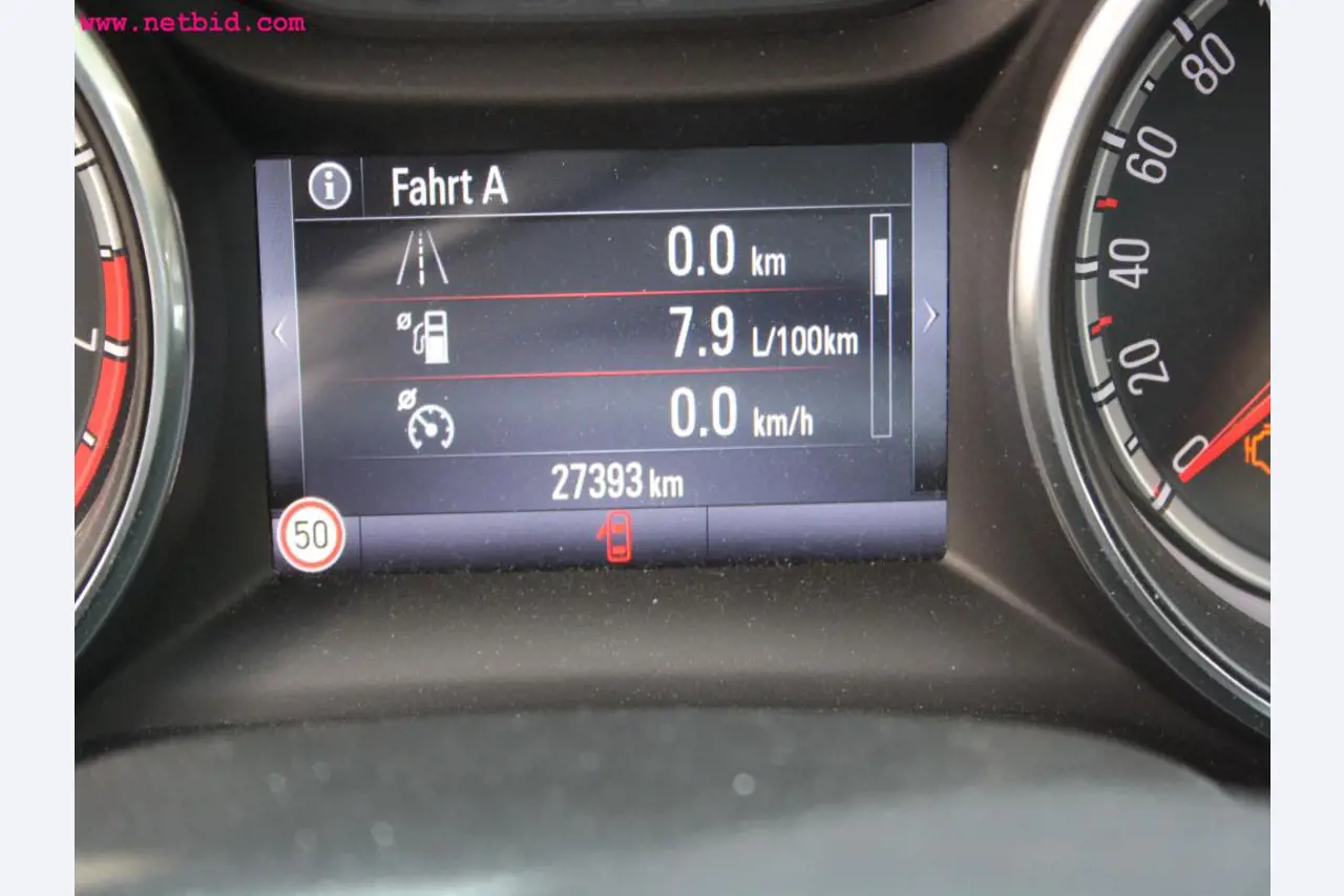 well-maintained machines from the sector automobile workshop -4