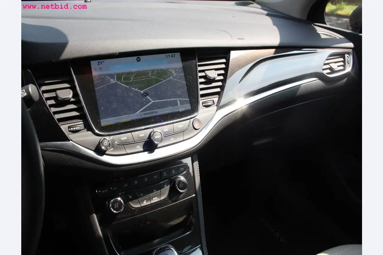 well-maintained machines from the sector automobile workshop -5