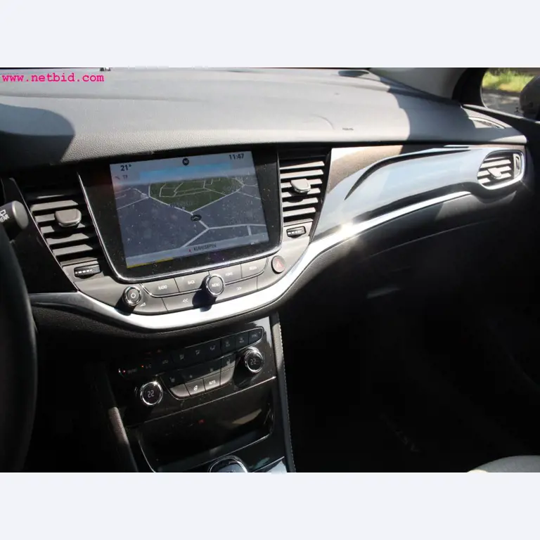 well-maintained machines from the sector automobile workshop -5