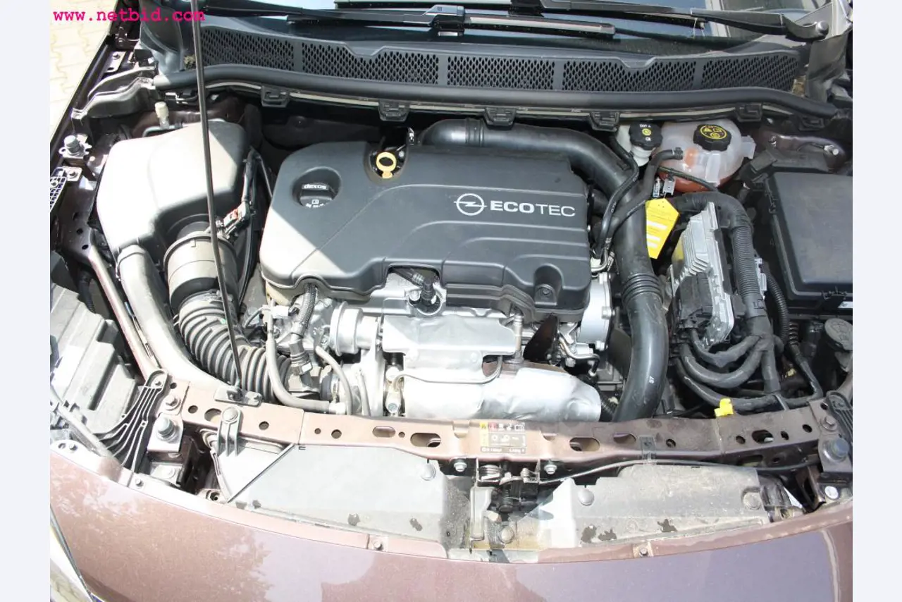 well-maintained machines from the sector automobile workshop -8