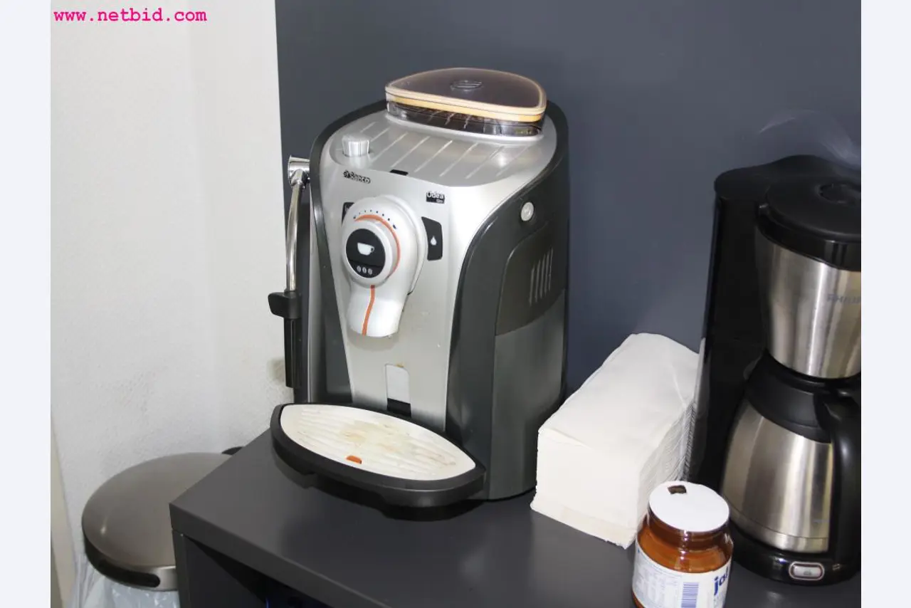 well-maintained machines from the sector automobile workshop -1