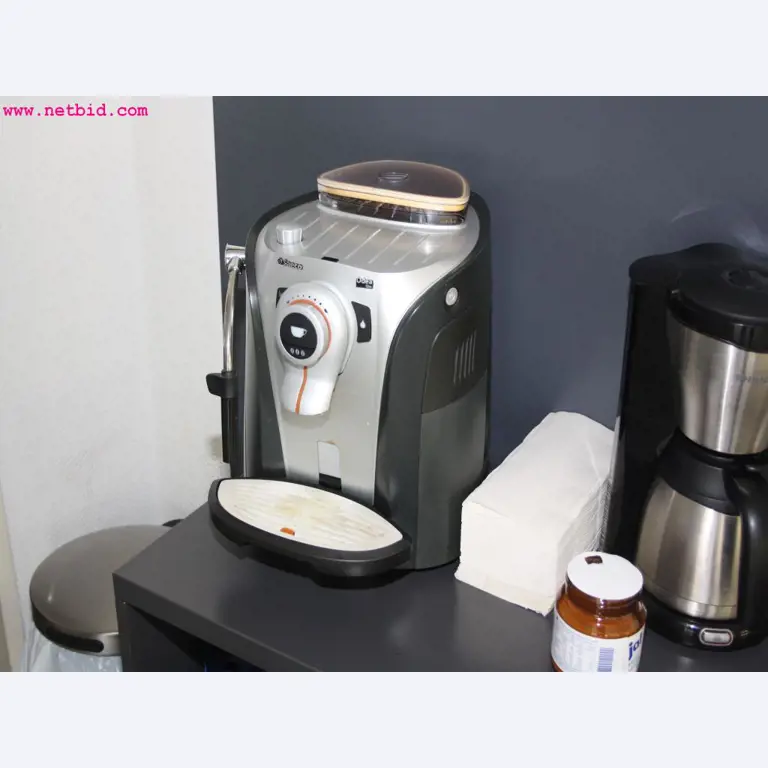 well-maintained machines from the sector automobile workshop -1