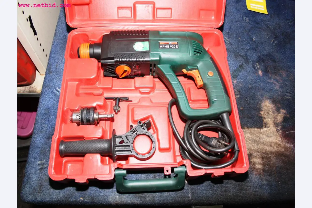 well-maintained machines from the sector automobile workshop -1