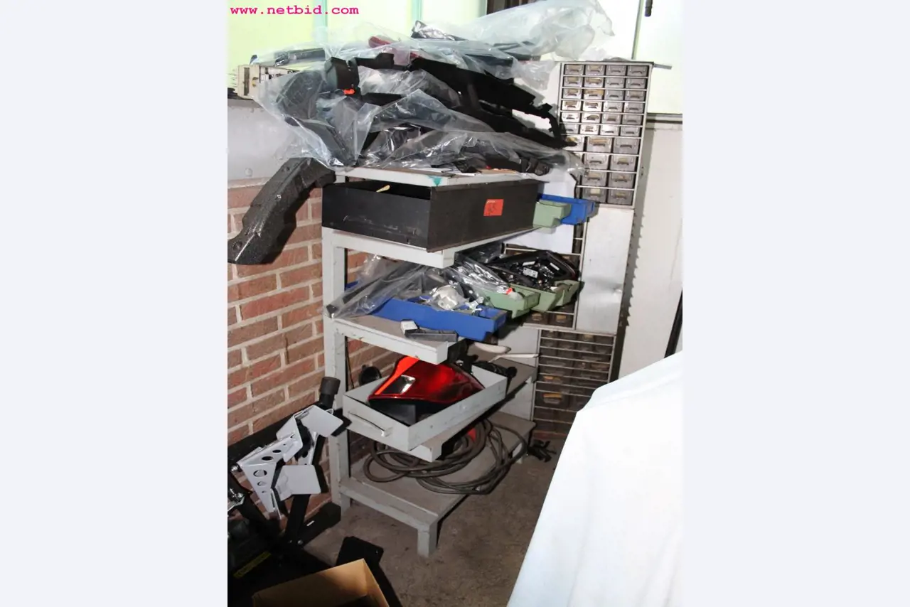 well-maintained machines from the sector automobile workshop -1