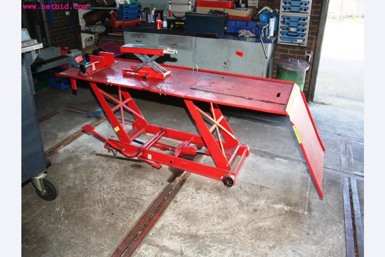 Betriebs- und Geschäftsausstattung aus dem Bereich Kfz-Werkstatt-2