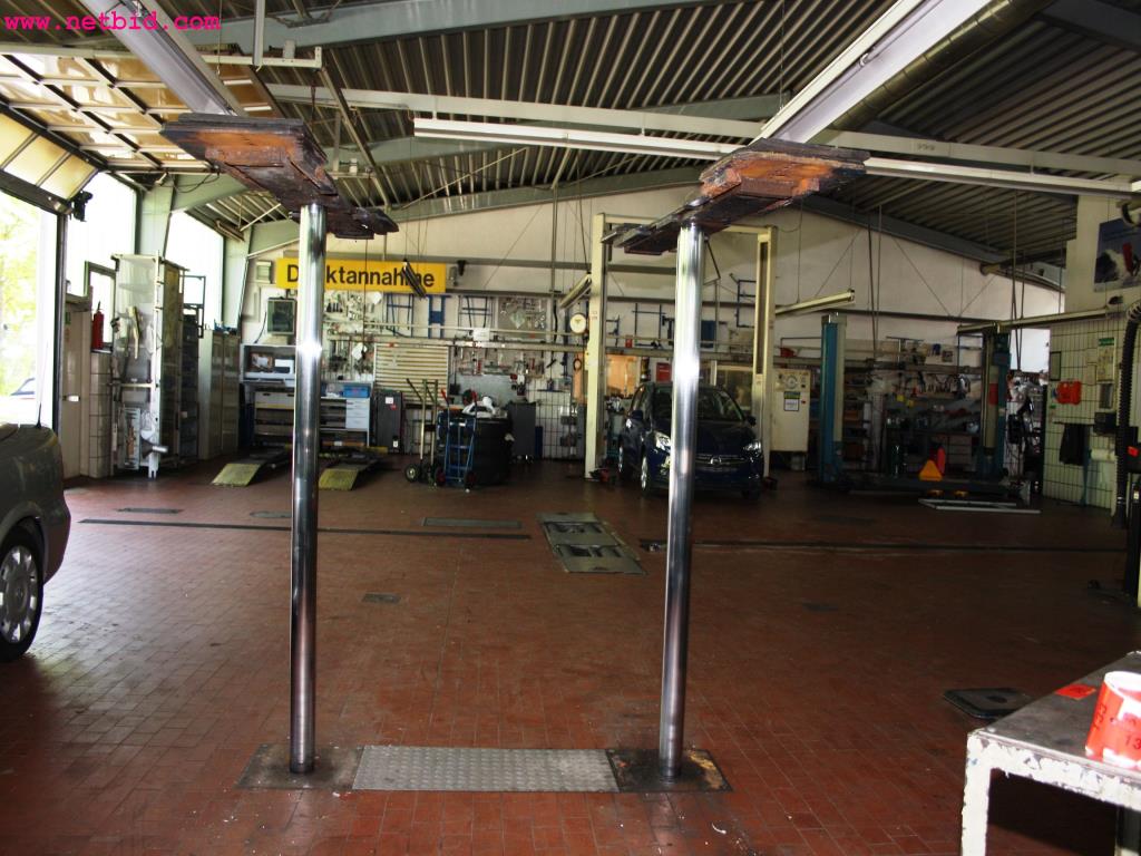 well-maintained machines from the sector automobile workshop -1
