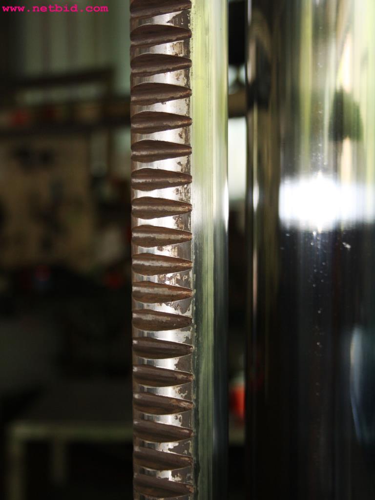 well-maintained machines from the sector automobile workshop -5