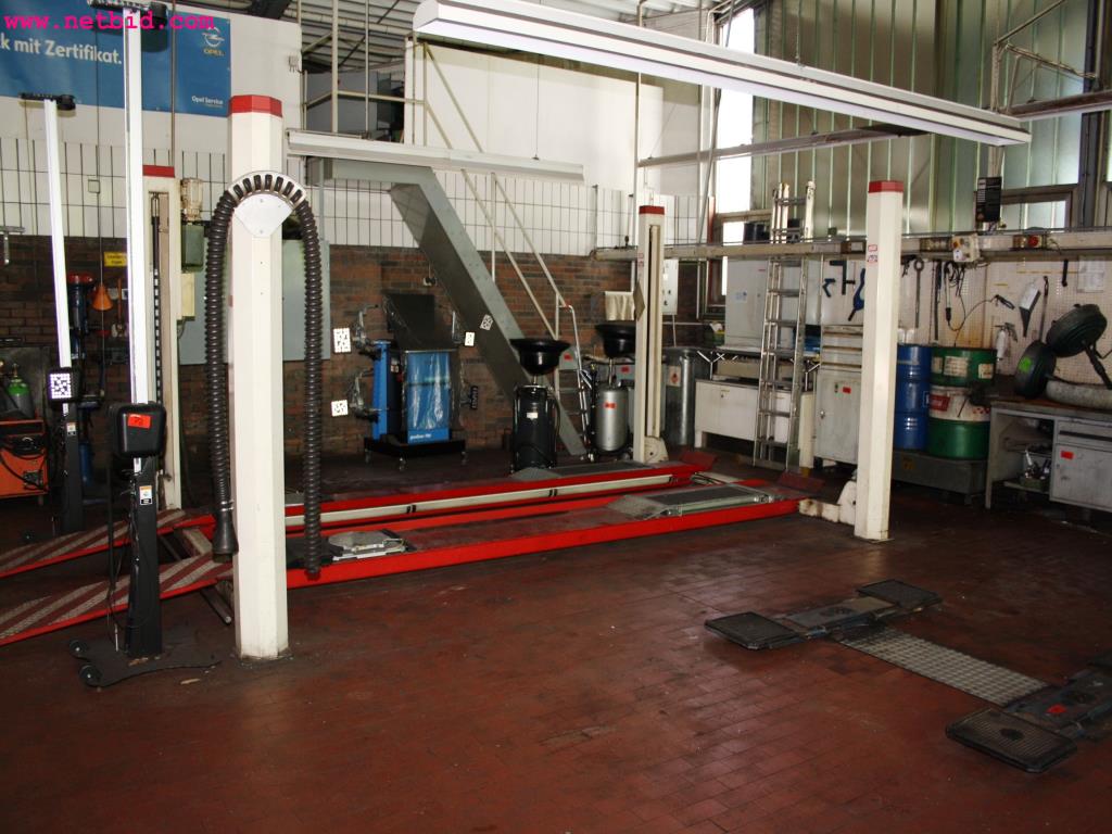 well-maintained machines from the sector automobile workshop -1