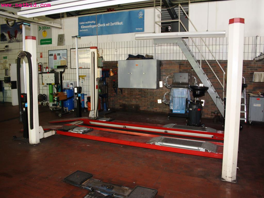 well-maintained machines from the sector automobile workshop -2