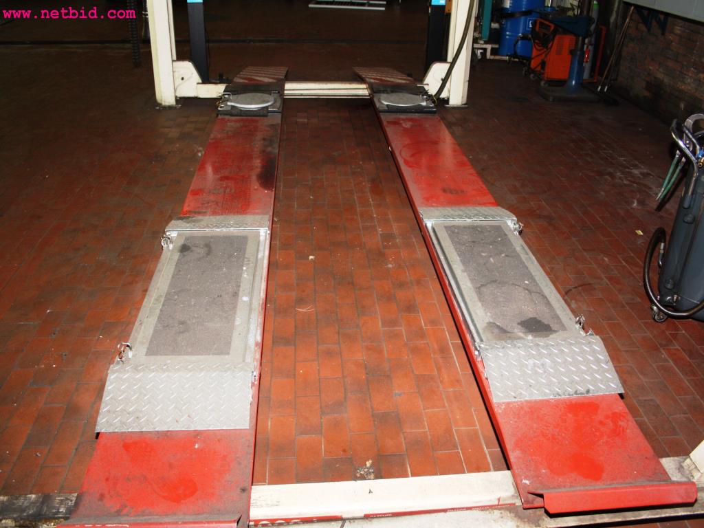 well-maintained machines from the sector automobile workshop -3