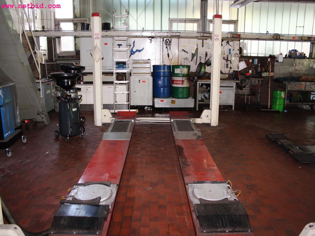 well-maintained machines from the sector automobile workshop -8